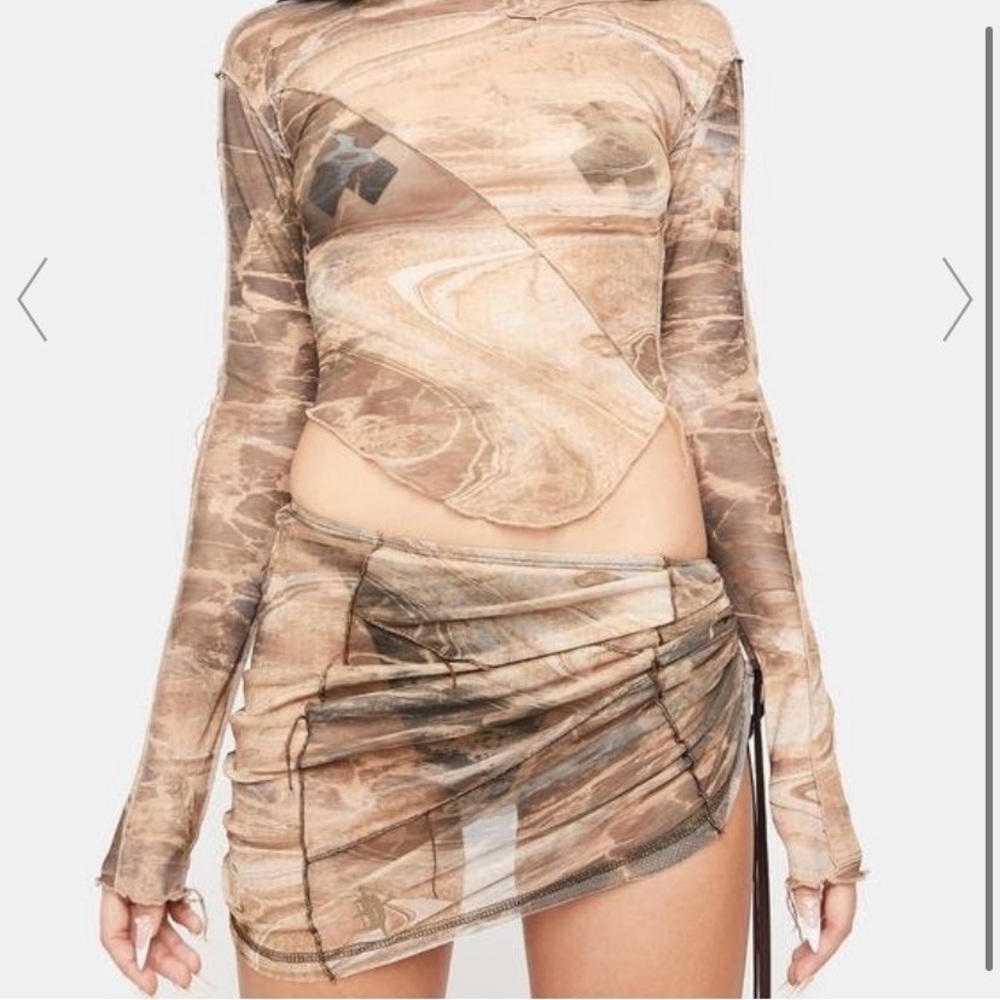 Darker wavs mesh skirt